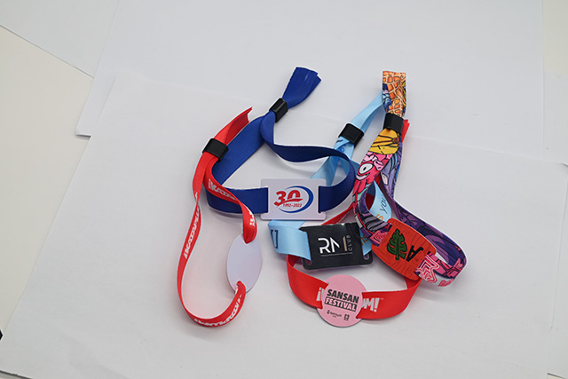 西寧市明天起老年公交滴膠卡開始接受審驗 西寧市明天起老年公交滴膠卡開始接受審驗